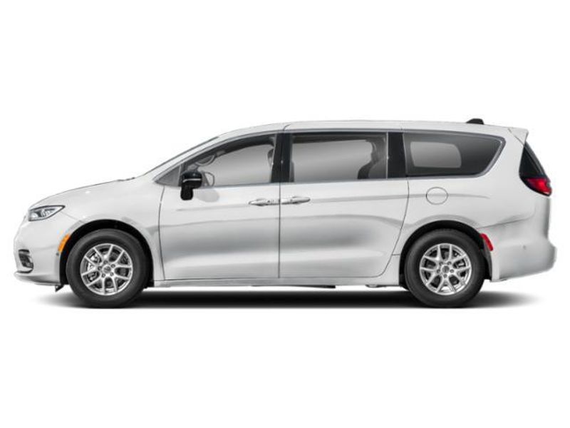2026 Chrysler Pacifica LimitedImage 2