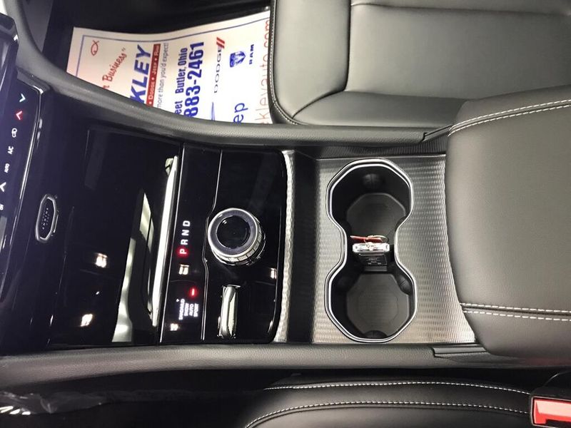 New 2026 Jeep Grand Cherokee L Limited 4x4Image 6