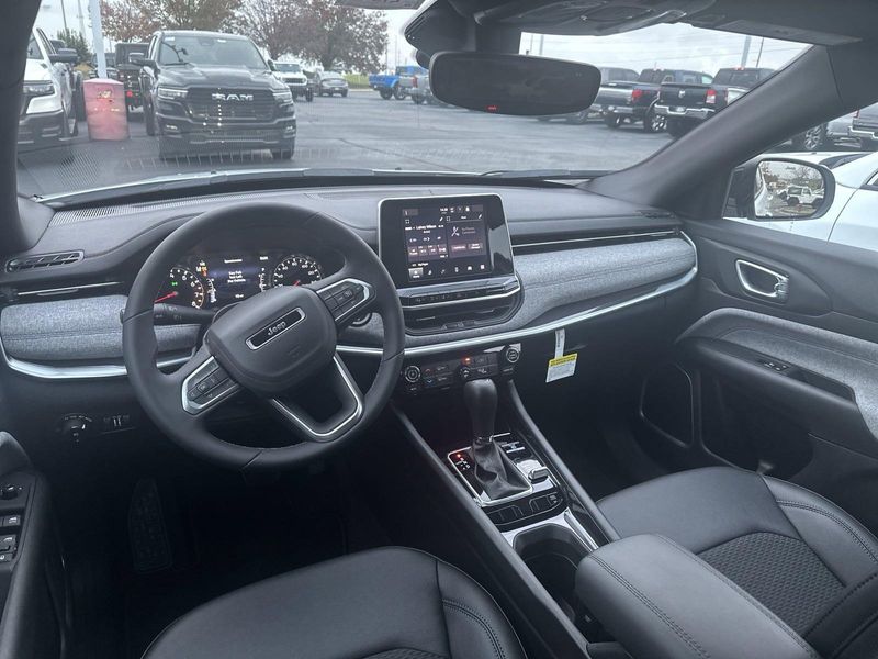 2025 Jeep Compass Latitude 4x4Image 13