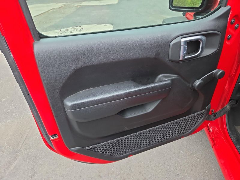 2022 Jeep Wrangler Sport photo 14