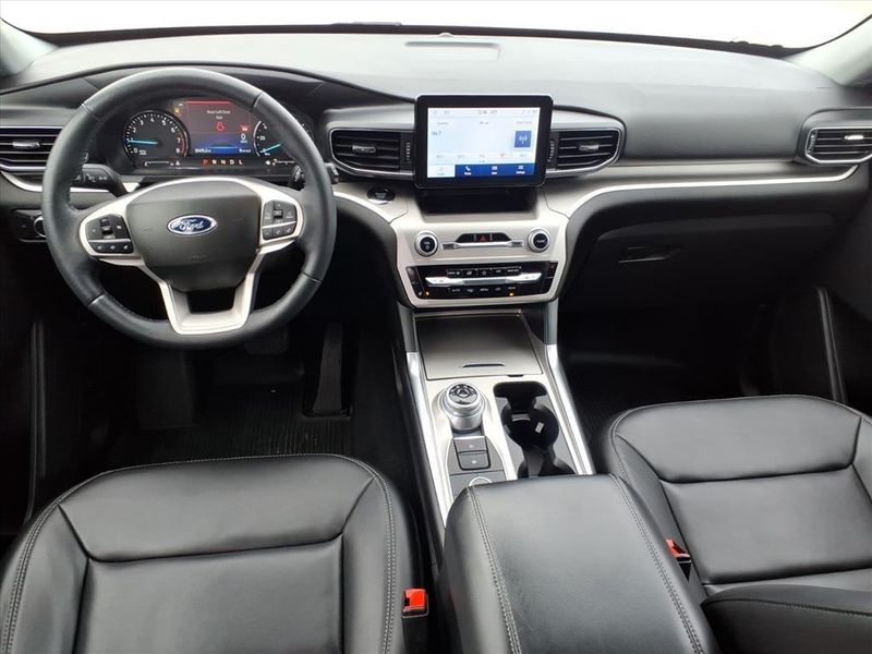 Used 2022 Ford Explorer XLTImage 13