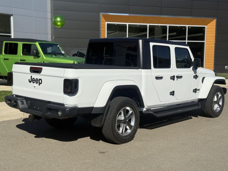 2024 Jeep Gladiator Sport photo 2