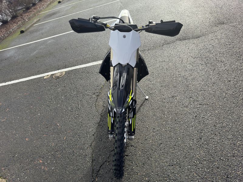 2026 Triumph TF 250 - C - JET BLACK - PURE WHITE 