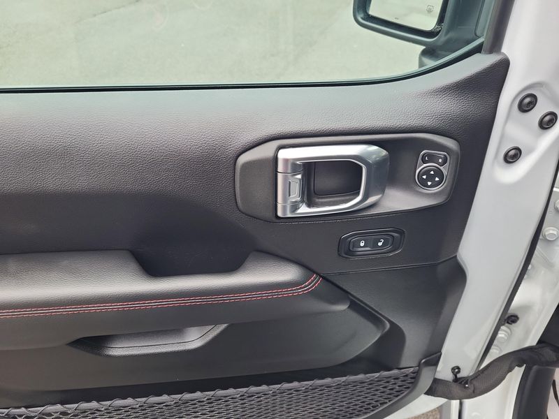 2023 Jeep Wrangler Rubicon photo 2