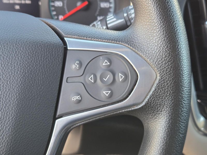 Used 2023 Chevrolet Traverse FWD 4dr LS w/1LS