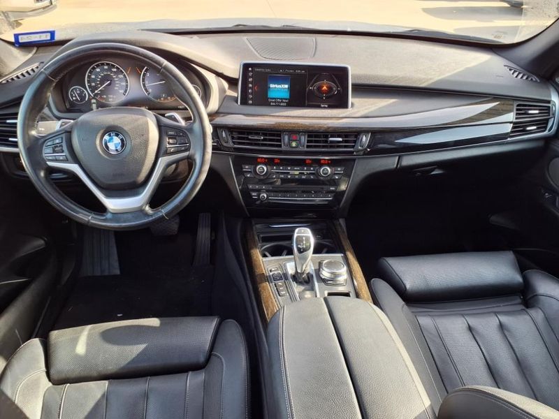Used 2018 BMW X5 xDrive50iImage 4
