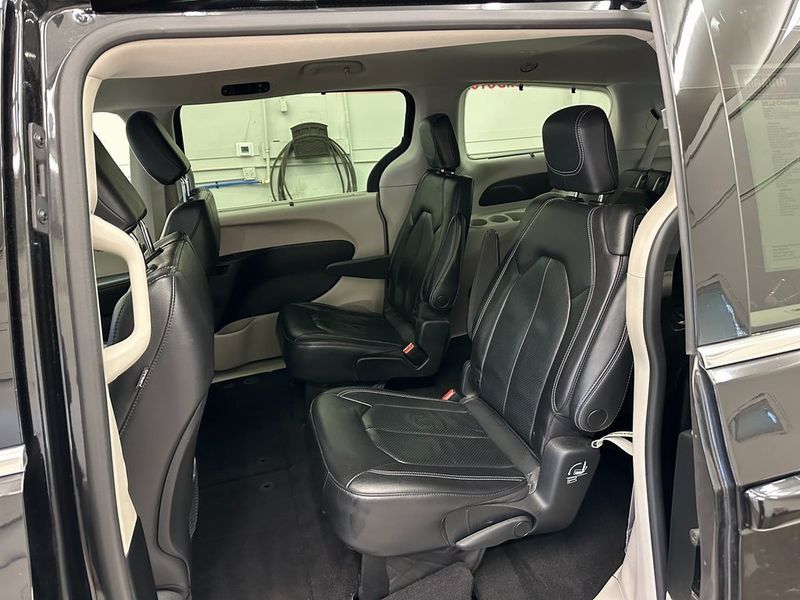 2022 Chrysler Pacifica Touring LImage 22
