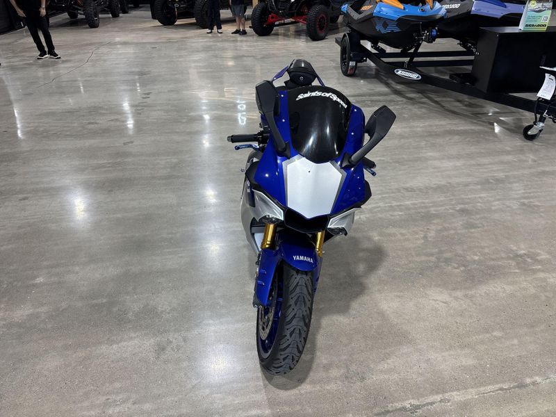 Used 2015 Yamaha YZF-R1 Image 10