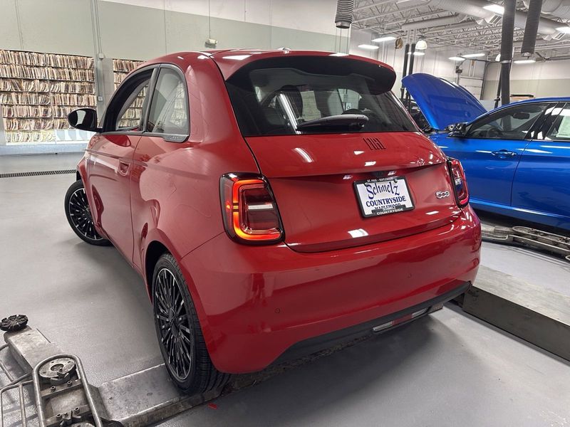 2024 Fiat 500e Inspi(red)Image 8