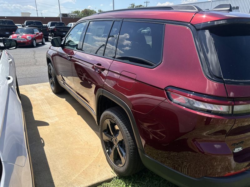 New 2025 Jeep Grand Cherokee L Limited 4x4Image 10