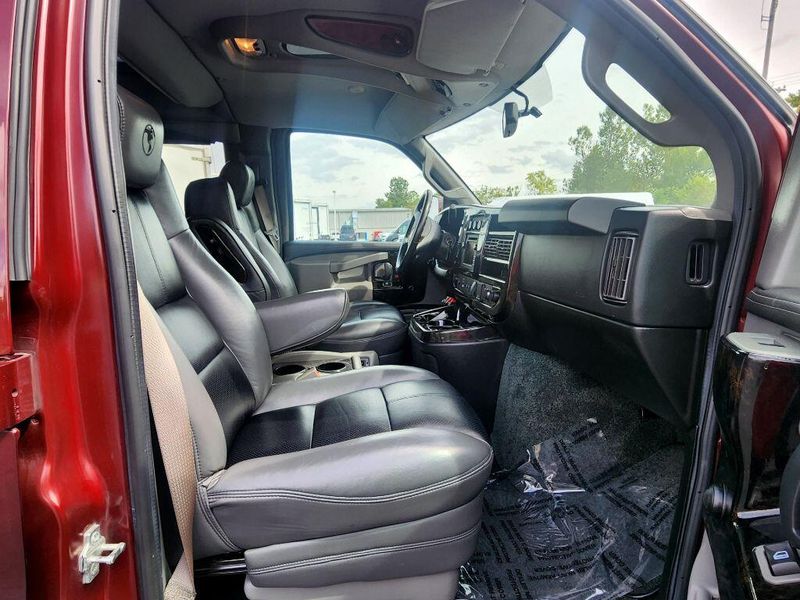 2018 Chevrolet Express 2500 Image 35