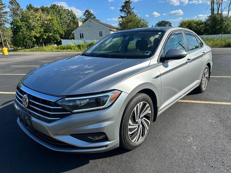 2021 Volkswagen Jetta SEL photo 2