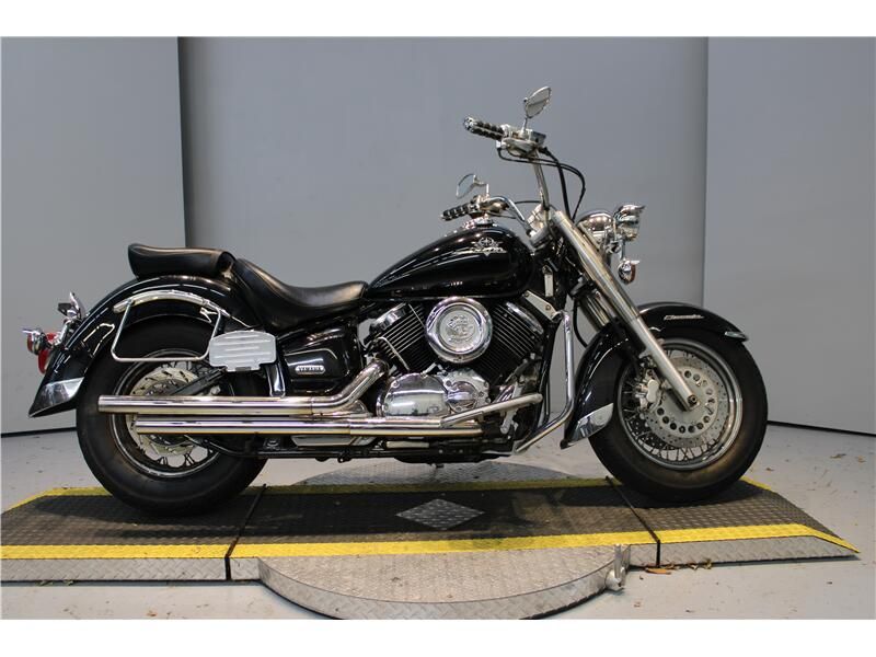 2002 Yamaha V-STAR 1100 Image 1