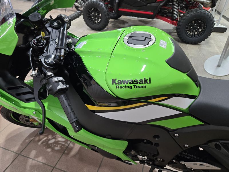 2025 Kawasaki NINJA ZX10R KRT EDITION LIME GREEN AND EBONY AND PEARL BLIZZARD WHITEImage 11