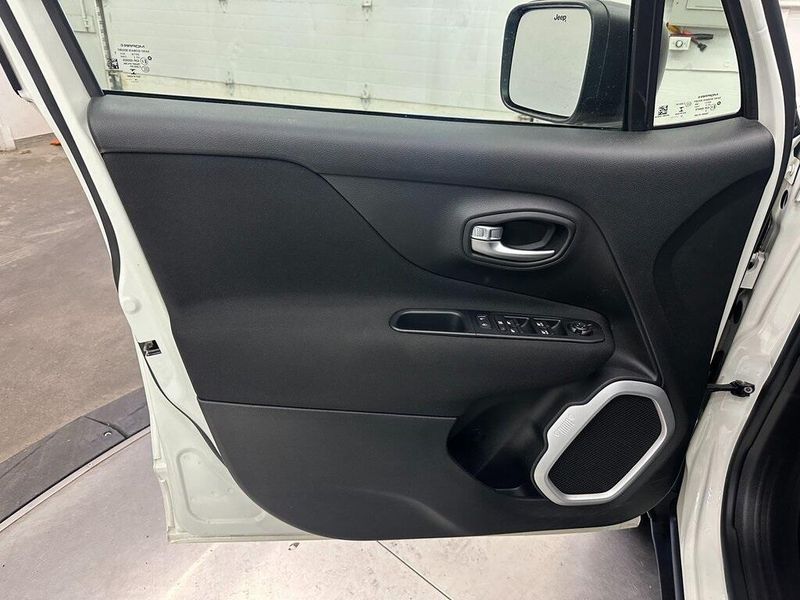 2018 Jeep Renegade SportImage 17