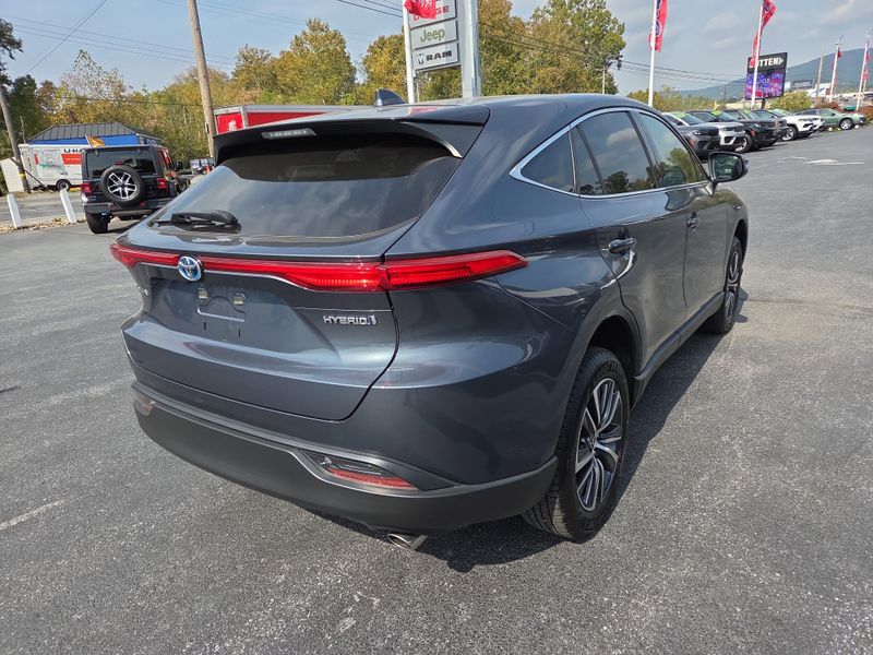 2022 Toyota Venza LE photo 3