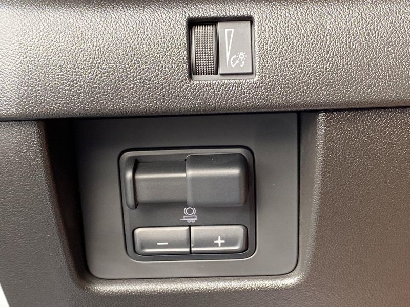 Used 2023 Chevrolet Colorado LTImage 18