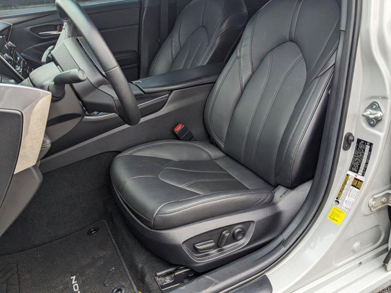 2022 Toyota Avalon Hybrid XLE in a Ice Edge exterior color and Blackinterior. Johnson Dodge 601-693-6343 pixelmotiondemo.com 