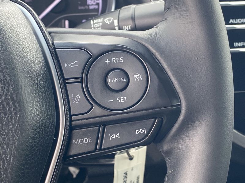 2018 Toyota Camry SEImage 27