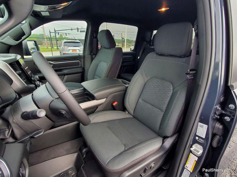 2025 RAM 1500 Big Horn Crew Cab 4x4 5