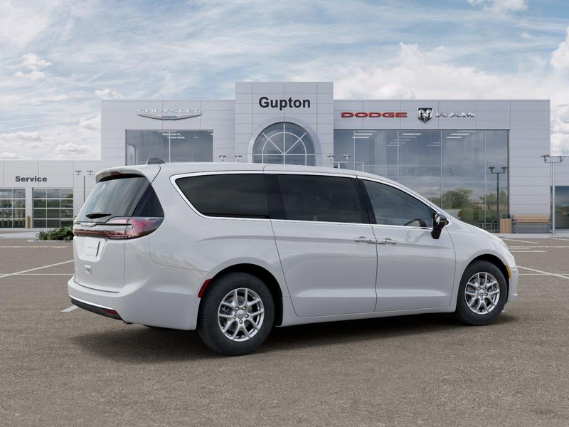 New 2026 Chrysler Pacifica SelectImage 37