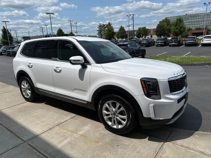 2022 Kia Telluride LXImage 3