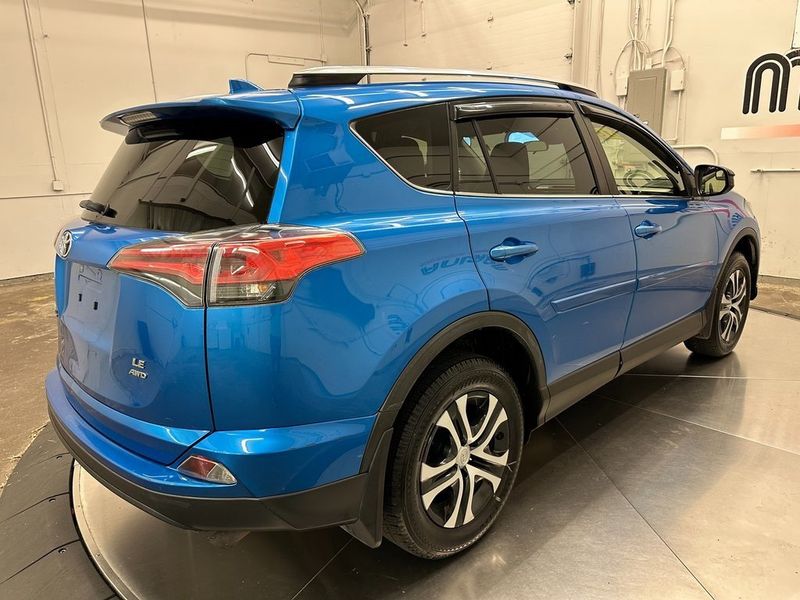 2018 Toyota RAV4 LEImage 14