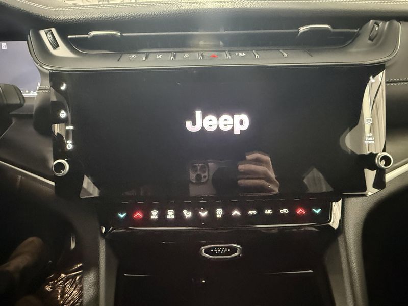 New 2026 Jeep Grand Cherokee L Limited 4x4Image 30