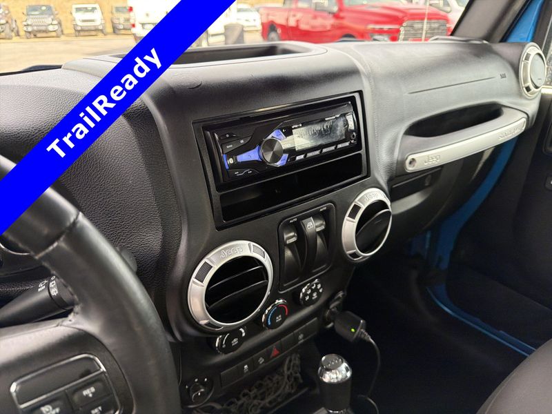 Used 2015 Jeep Wrangler JK RubiconImage 25