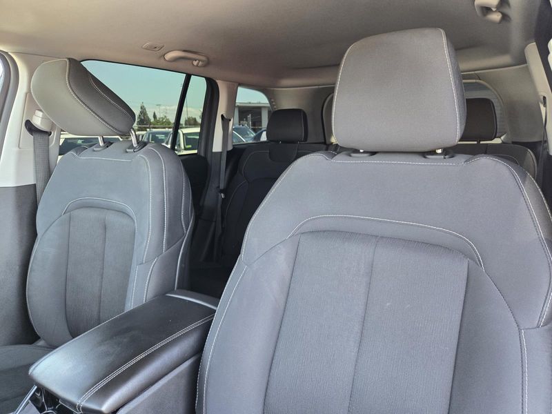 Used 2023 Jeep Grand Cherokee Laredo 4x2