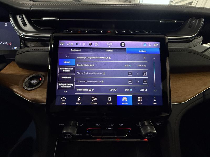 Used 2025 Jeep Grand Cherokee L Summit ReserveImage 32