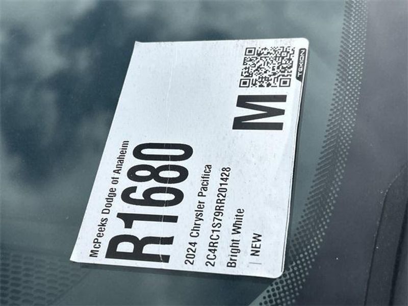 New 2024 Chrysler Pacifica Plug-in Hybrid SelectImage 24