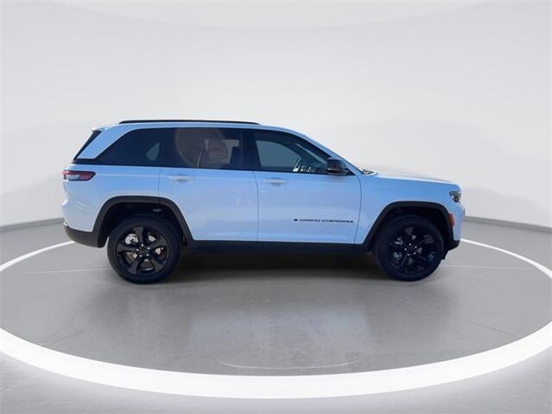 New 2025 Jeep Grand Cherokee Limited 4x4Image 9