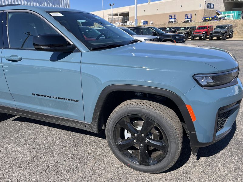 New 2026 Jeep Grand Cherokee Limited 4x4Image 4