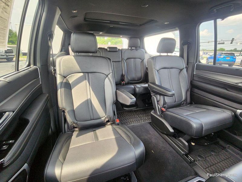 2024 Jeep Wagoneer Series II CarbideImage 39