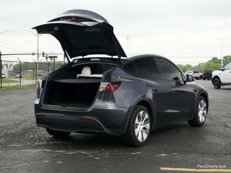 2024 Tesla Model Y Long RangeImage 24