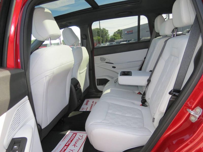 New 2026 Jeep Cherokee Overland 4x4Image 24