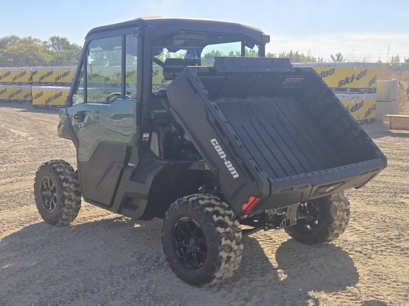 New 2026 Can-Am DEF DPS CAB HD9 Image 9