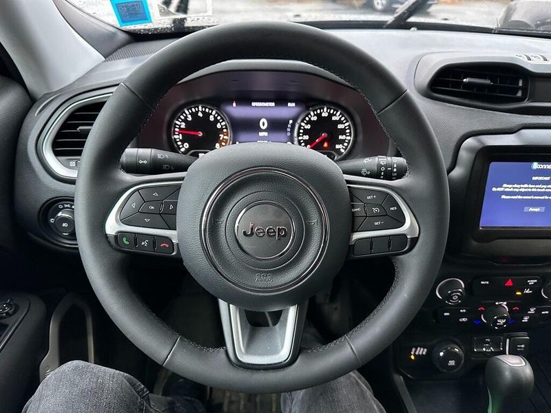 2021 Jeep Renegade LatitudeImage 2