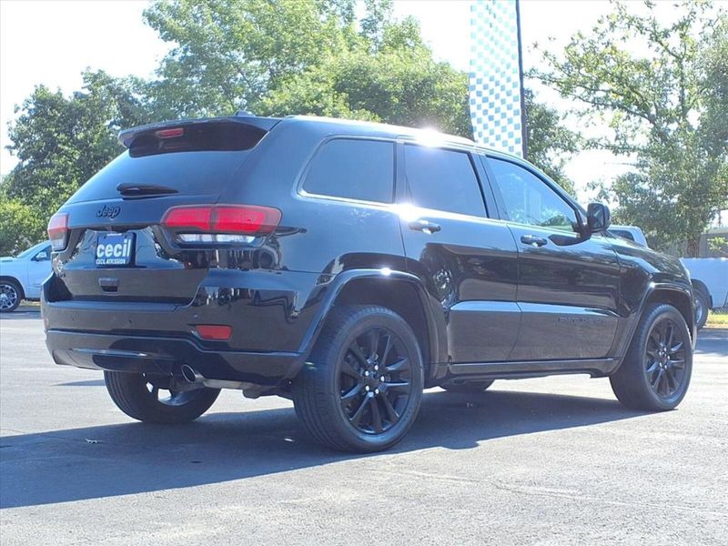 2021 Jeep Grand Cherokee Laredo X photo 4