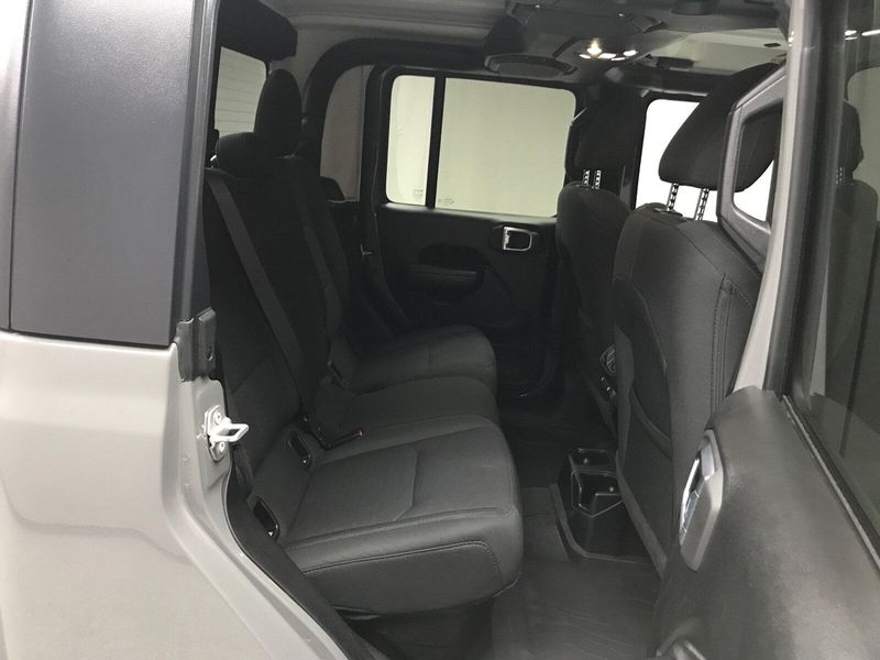 2021 Jeep Gladiator Willys photo 20
