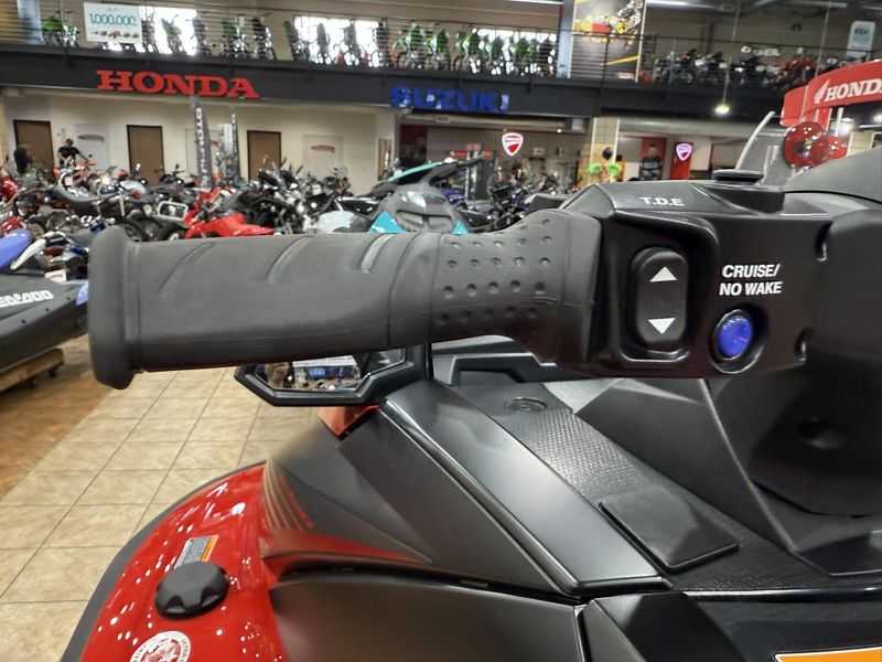New 2025 Yamaha VX DELUXE W/AUDIO Image 9