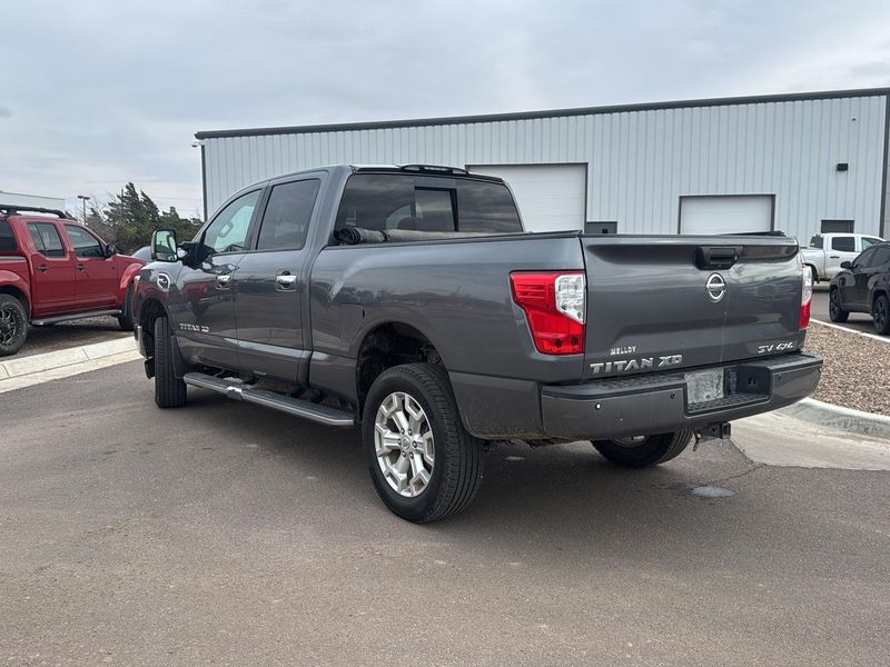 2017 Nissan Titan SV photo 3