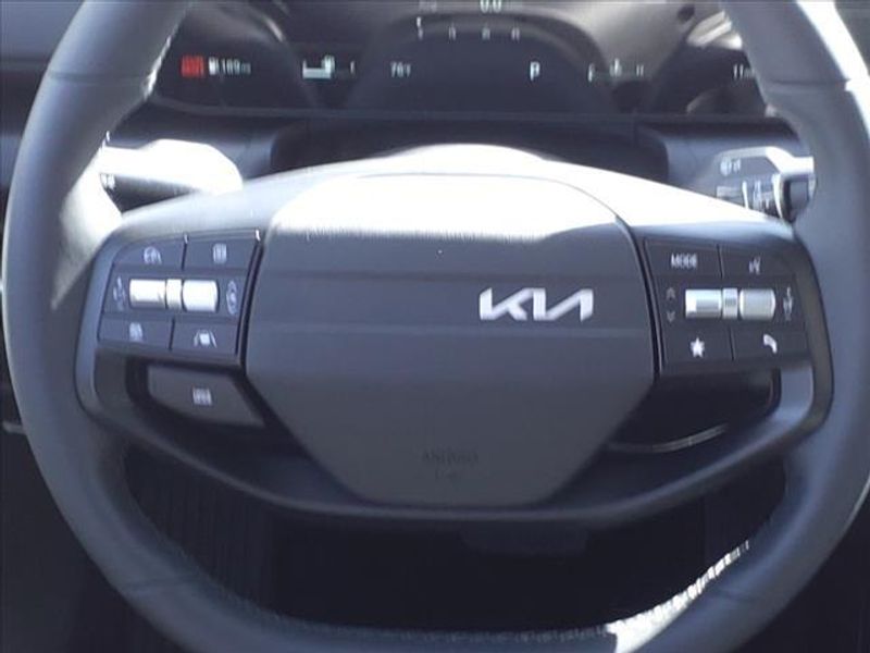 2025 Kia K4 EXImage 9