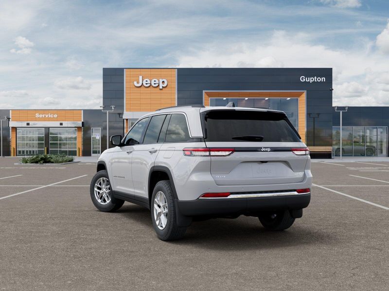 New 2025 Jeep Grand Cherokee Laredo X 4x4Image 3