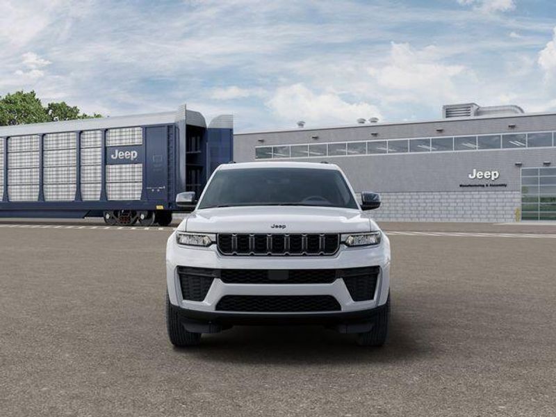New 2026 Jeep Grand Cherokee Laredo Altitude 4x4Image 6