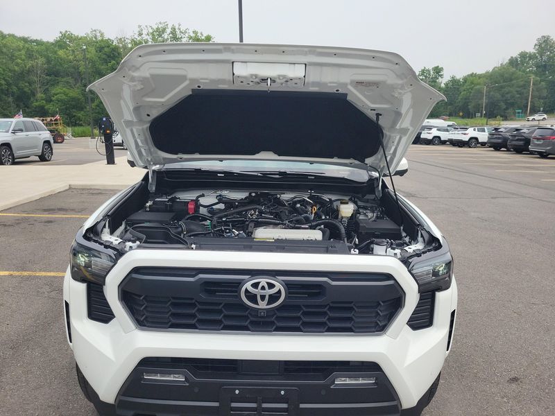 2024 Toyota Tacoma TRD photo 21