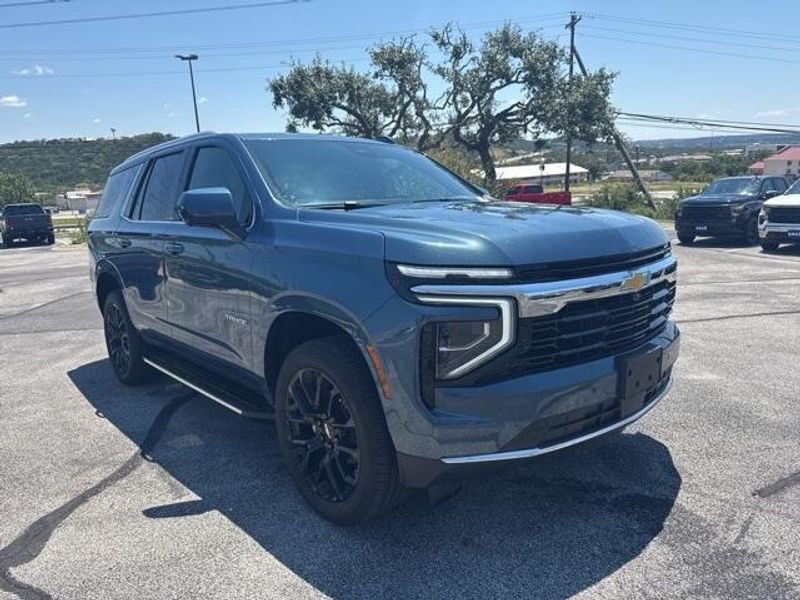 2025 Chevrolet Tahoe LS photo 3