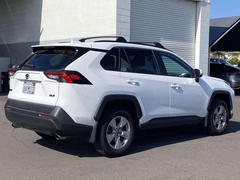 2021 Toyota RAV4 XLEImage 3