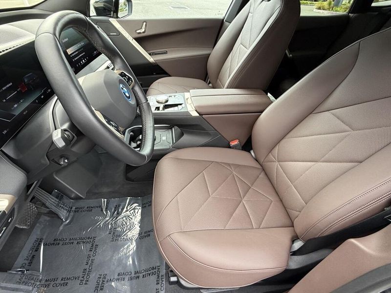 2025 BMW iX xDrive50Image 21
